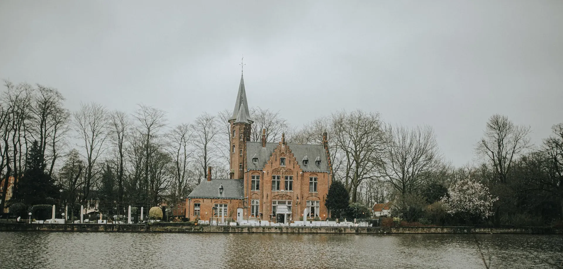 Amida Antwerp — Located directly in Antwerp, Belgium, the center exists within an urban environment. While specific details about its immediate surroundings are not available, one can expect the typical atmosphere of a European city, offering a contrast between the inner calm of practice and the vibrant life outside.