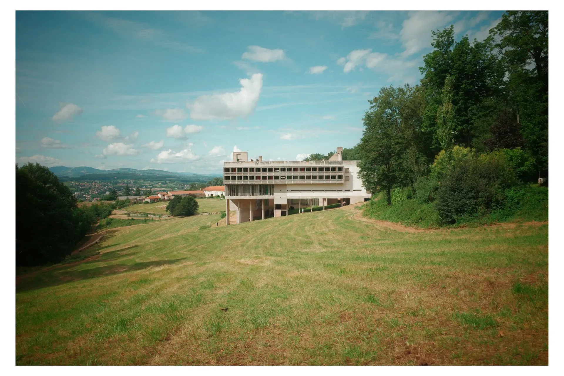 Bellevue Ermitage — The center is located in Hameau de Sauverzarc, St Julien Boutières.