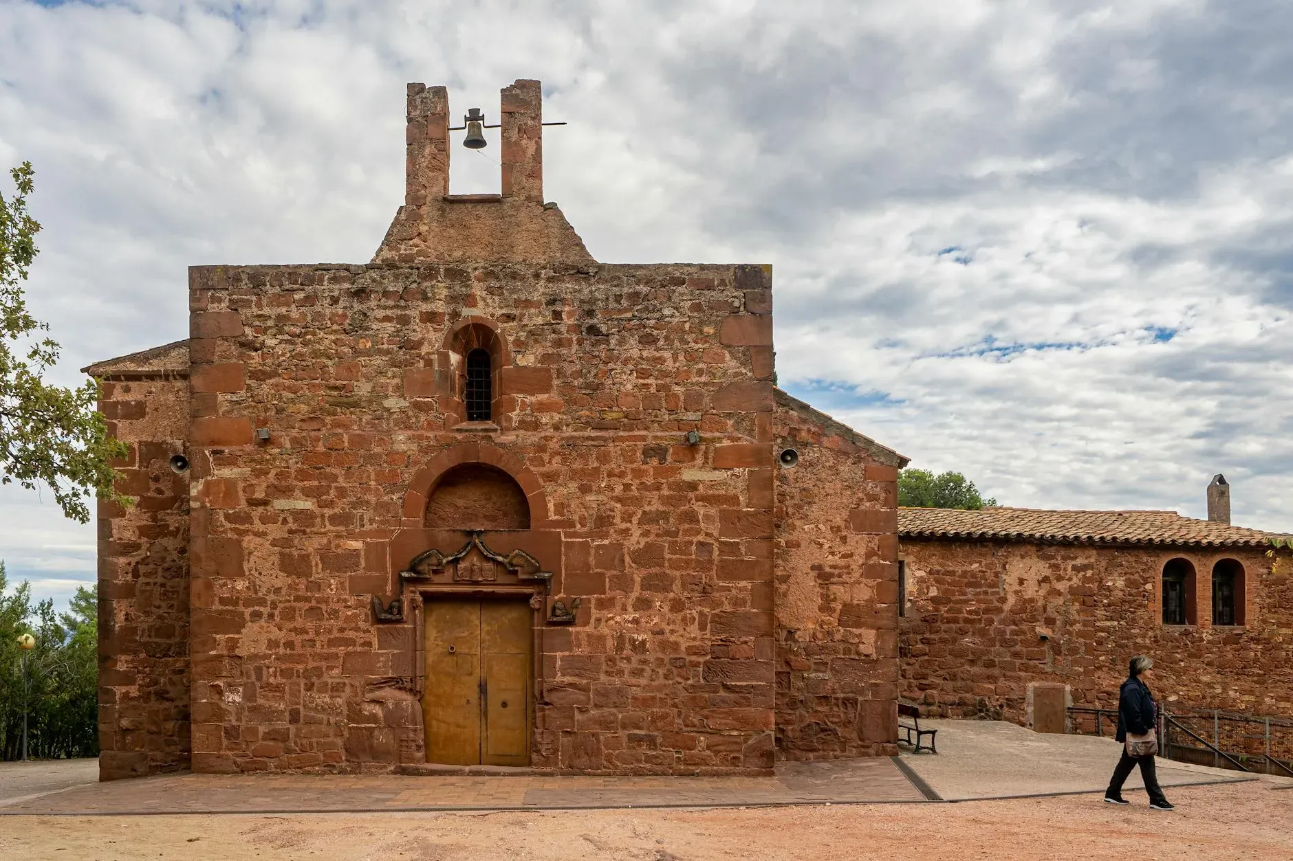 Associació de Ioga i Creixament els Quatre Vents Evolutiva — The specific setting of Els Quatre Vents is not detailed, but its location in Catalonia suggests a potential for natural beauty and a peaceful atmosphere conducive to reflection and practice.
