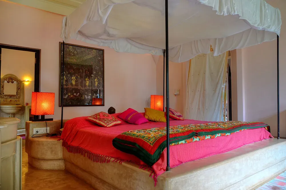 Avanilaya — The estate is set amidst expansive gardens and ancient trees, creating an atmosphere where the boundaries between indoor and outdoor living are beautifully blurred. Panoramic views surround the property, inviting a deep connection with the natural world.