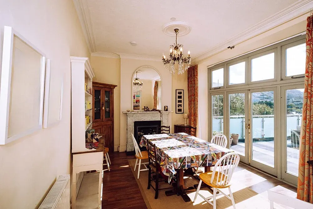 BnB-side — Dorset is renowned for its dramatic coastline, rolling hills, and charming villages. Visitors to BnB-side can anticipate a serene environment, likely surrounded by the natural beauty that characterizes this part of England, offering ample opportunities for walks and quiet contemplation.