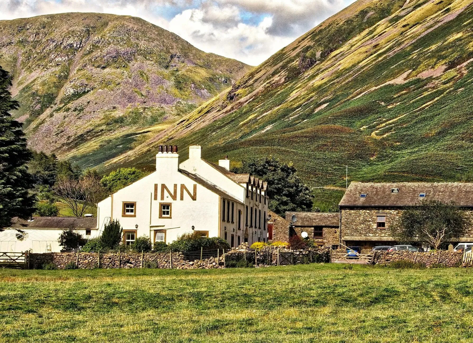 Bodlondeb Studio & Retreat — The retreat is nestled within the picturesque rolling hills of North Wales, offering a tranquil and scenic backdrop for contemplation and relaxation. The natural environment provides a sense of peace and seclusion, ideal for disconnecting from daily life.