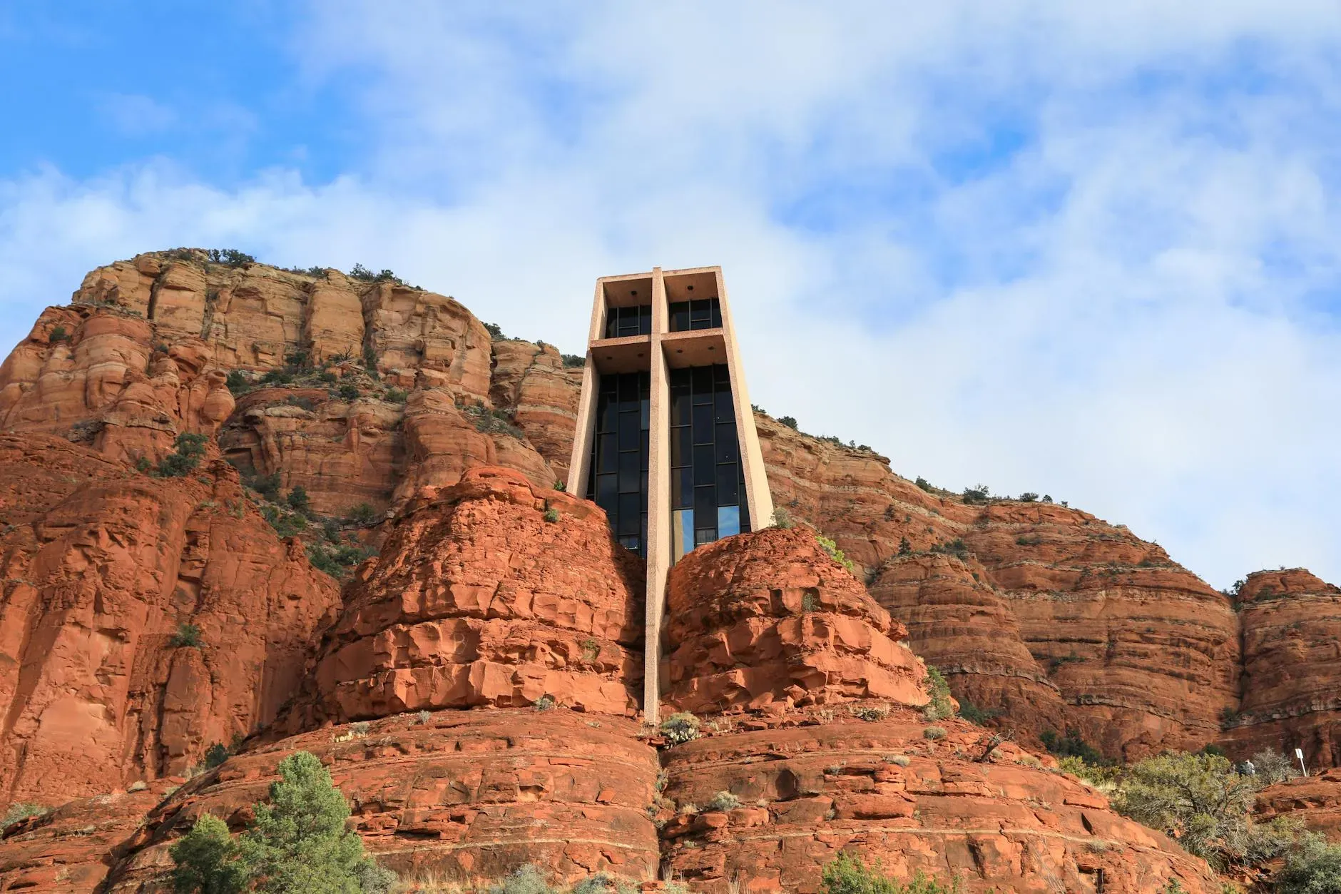 Briar Patch Inn — Briar Patch Inn is situated within the stunning natural beauty of Oak Creek Canyon, a picturesque area known for its lush greenery, flowing creek, and dramatic red rock formations. The atmosphere is one of profound tranquility, offering a refreshing escape from the bustling world.