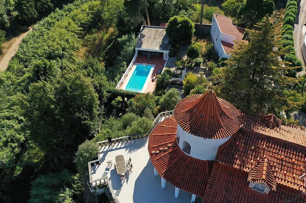 Buddha Retreats  Yoga & Surf — The retreat is set amidst the picturesque green hills of Óbidos, offering a serene and natural environment. The large south-facing terrace provides stunning views, and the surrounding garden with numerous fruit trees contributes to a peaceful, natural atmosphere.
