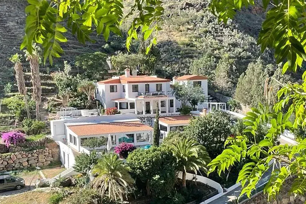 Casa Agama — Casa Agama is situated on the beautiful island of Gran Canaria, offering a serene environment with lush botanical garden views. The atmosphere encourages personal reflection and rejuvenation, providing a peaceful backdrop for your retreat.