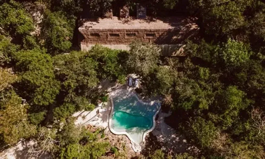 Casa Arkaana — set in the vibrant Caribbean jungle just 20 minutes from Tulum, Casa Arkaana provides a serene and immersive natural environment. The center's design emphasizes merging with the outdoors, offering expansive jungle views and abundant natural light, creating an earthy, organic, and deeply connected atmosphere.