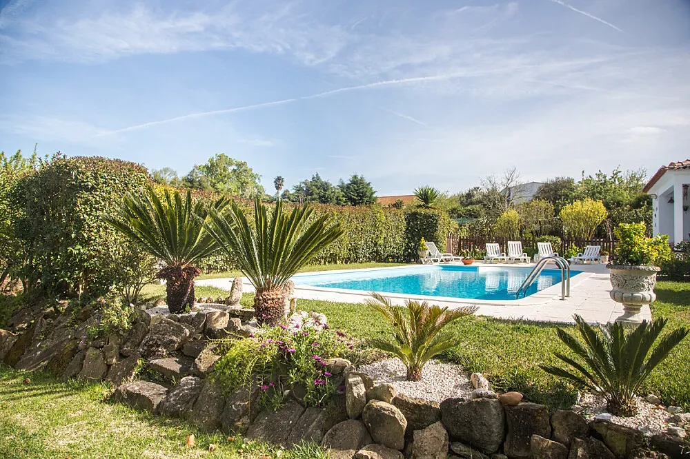 Casa do Limoeiro — Located in Alenquer, just an hour from Lisbon, this retreat is set amidst a picturesque countryside. The property boasts extensive gardens, an orchard, a vegetable garden, and vineyards, providing a serene and natural environment for relaxation and personal activities.