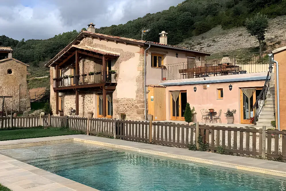Casa  Mores — The center is situated in a spacious natural environment in Cambrils, designed to promote a sense of peace and openness. The landscape itself is considered an integral part of the retreat experience, offering ample room for guests to breathe and settle into a state of calm.
