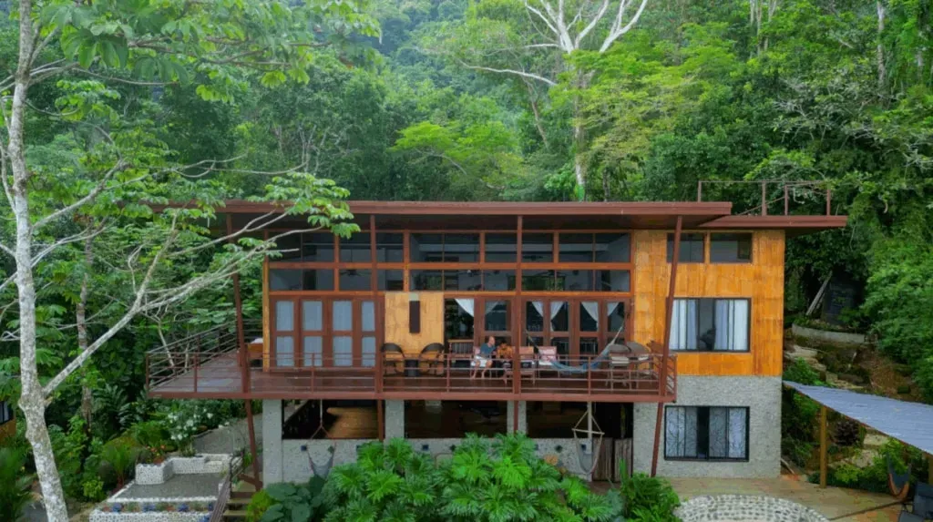 Casa Nautika — Nestled within the verdant Costa Rican jungle, Casa Nautika boasts an enviable position overlooking the vast Pacific Ocean. The atmosphere is one of vibrant tranquility, where the sounds of nature blend with the serene energy of the space, inviting deep relaxation and connection to the 'pura vida' lifestyle.