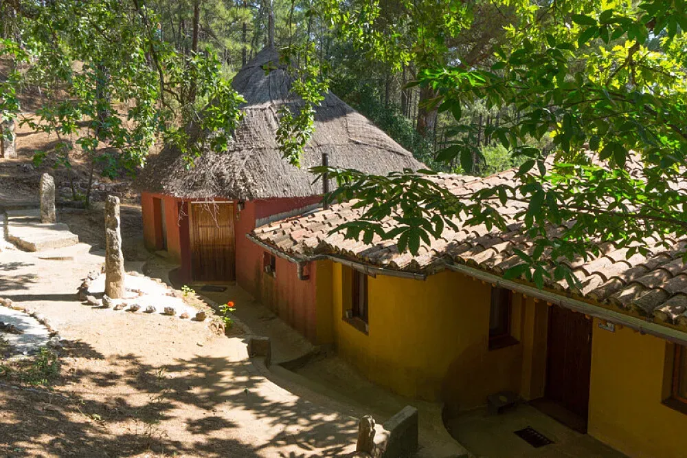 Casa Rural El Pagano — The center is situated in a rural landscape, emphasizing a deep connection with nature. It's an environment rich in biodiversity, offering opportunities for observing birds, mammals, and a wide array of floral species. The atmosphere is one of peaceful coexistence with the natural world, fostering a sense of calm and appreciation for the environment.