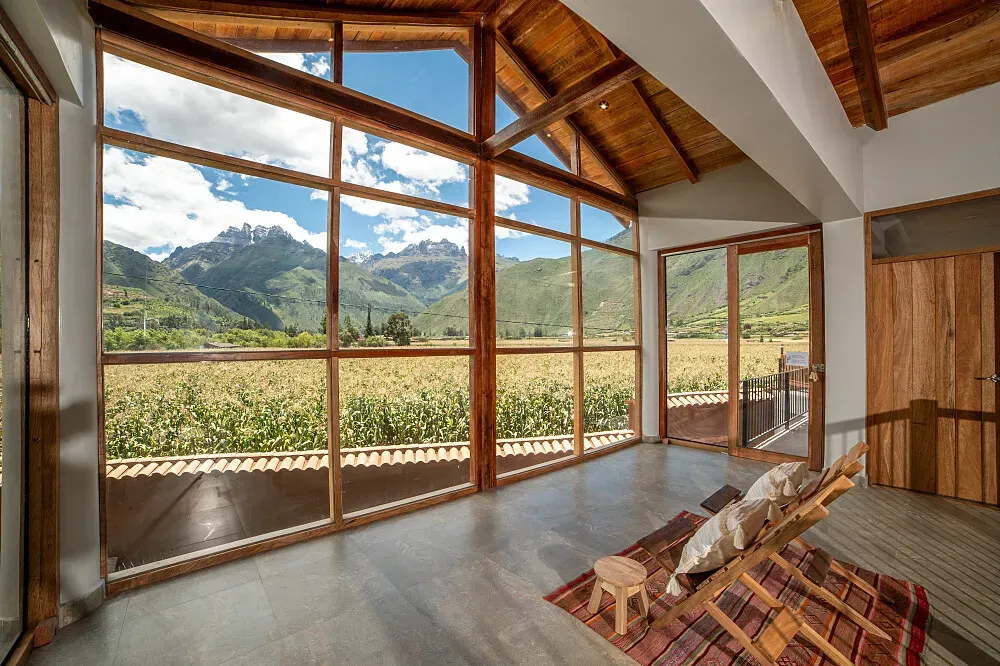 Casa Zen Sacred Valley — Nestled within a traditional Andean village, Casa Zen Sacred Valley boasts an unparalleled vantage point overlooking the majestic Sahuasiray and Pitusiray mountains. The atmosphere is one of profound tranquility, with the grandeur of the Sacred Valley providing a constant, awe-inspiring backdrop.