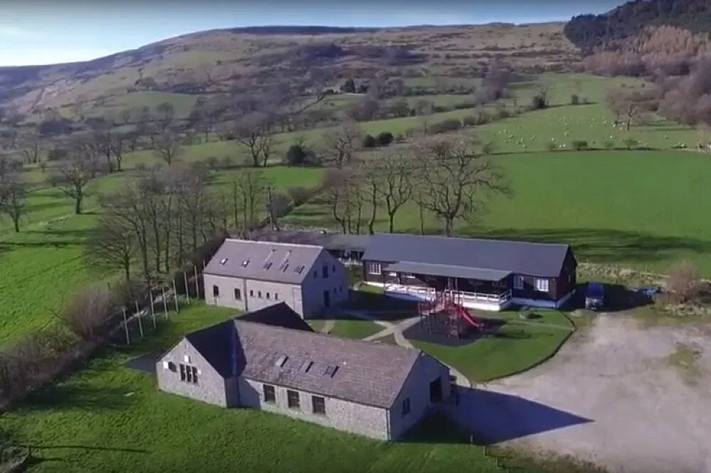 Castleton Rotary Centre — The center is located in a quiet rural area, just a short distance from the picturesque village of Castleton. It's nestled within the stunning landscapes of the Peak District, offering a tranquil backdrop for any group activity.