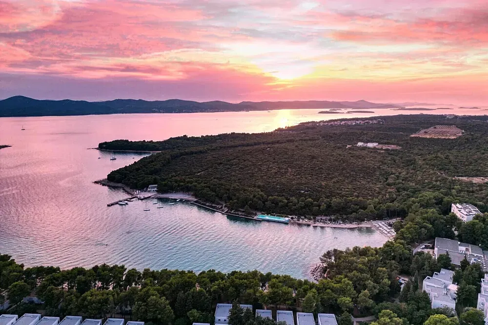 Crvena Luka Resort ****