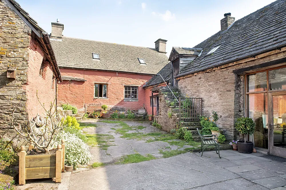 Dukes Farm — The center is located within the Black Mountains of England, providing a naturally serene and picturesque backdrop for reflection and rejuvenation. The peaceful environment is integral to the retreat experience, encouraging a deeper connection with nature during the fasting process.
