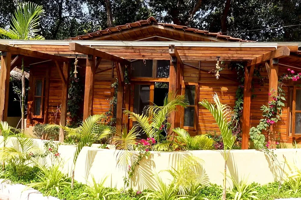 Eisra Wellness Resort — Located directly on Querim Beach, Eisra Wellness Resort is surrounded by an untouched, serene coastal landscape. A river stream flows nearby, adding to the tranquil atmosphere and is believed to carry Shakti energy. The natural harmony of the environment was a key factor in its selection as a retreat location.