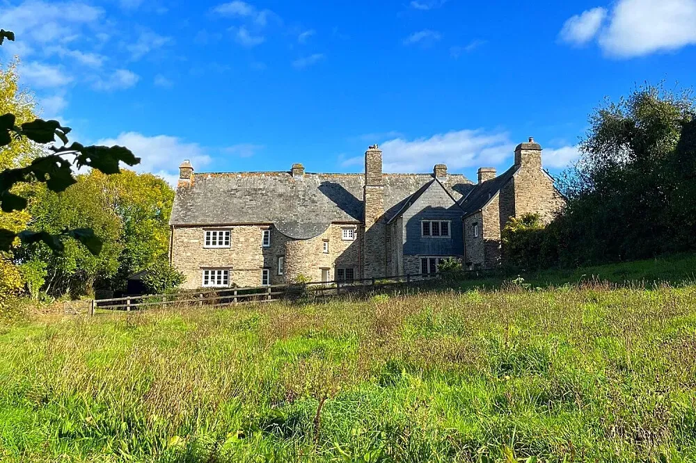 Erth Retreat — The specific setting of Erth Retreat is not detailed, but its location in England suggests a variety of potential landscapes, from serene countryside to more accessible areas. The atmosphere is consistently described as one of meticulous care and support.