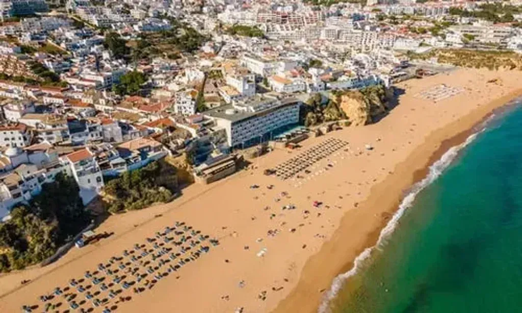 Ethos Bertolina - Urban Wellness Living — Located in the historic heart of downtown Albufeira, Ethos Bertolina offers views of the city and is just a few steps from the beach. The vibrant urban setting provides easy access to local restaurants and the lively atmosphere of the Algarve, while the center itself provides a serene escape with a pool offering stunning views.