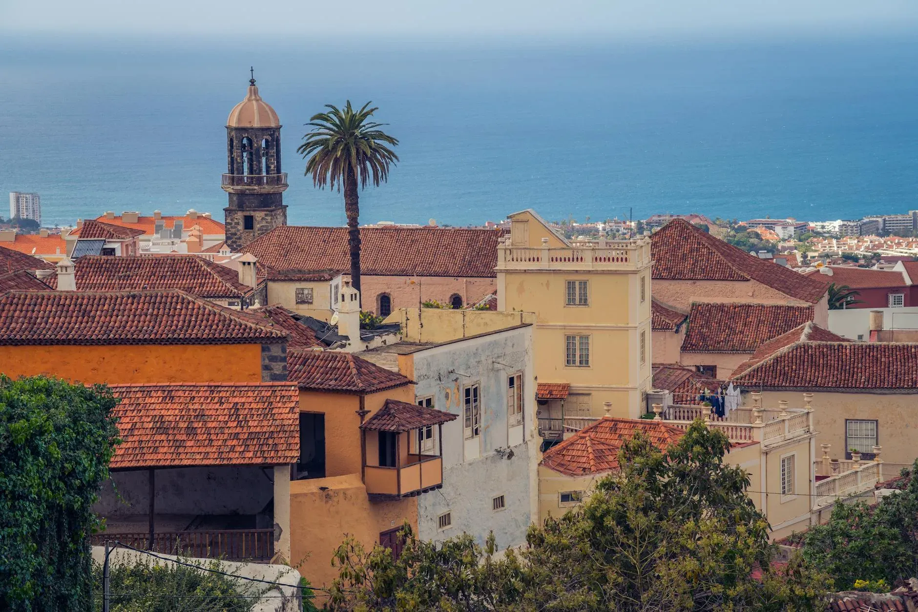 Finca El Drago — The center is situated in La Orotava, a location known for its natural beauty. While specific details about the immediate surroundings are not provided, the general area suggests a tranquil atmosphere, likely offering opportunities for walks and enjoying the local landscape.