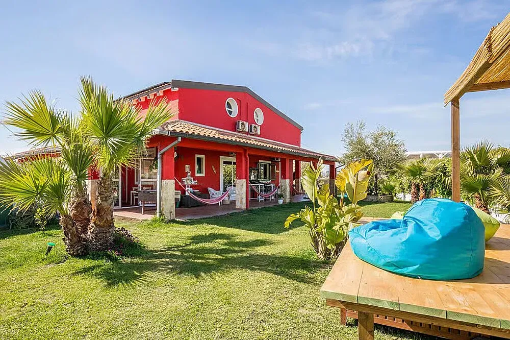 Floripa Yoga & Kitesurf House — set on Sicily's hidden coast in Santa Maria del Focallo, the center is surrounded by natural beauty. Expect warm sunshine, sandy beaches, and the gentle sound of waves, creating a laid-back and inviting atmosphere well suited to both active pursuits and peaceful relaxation.