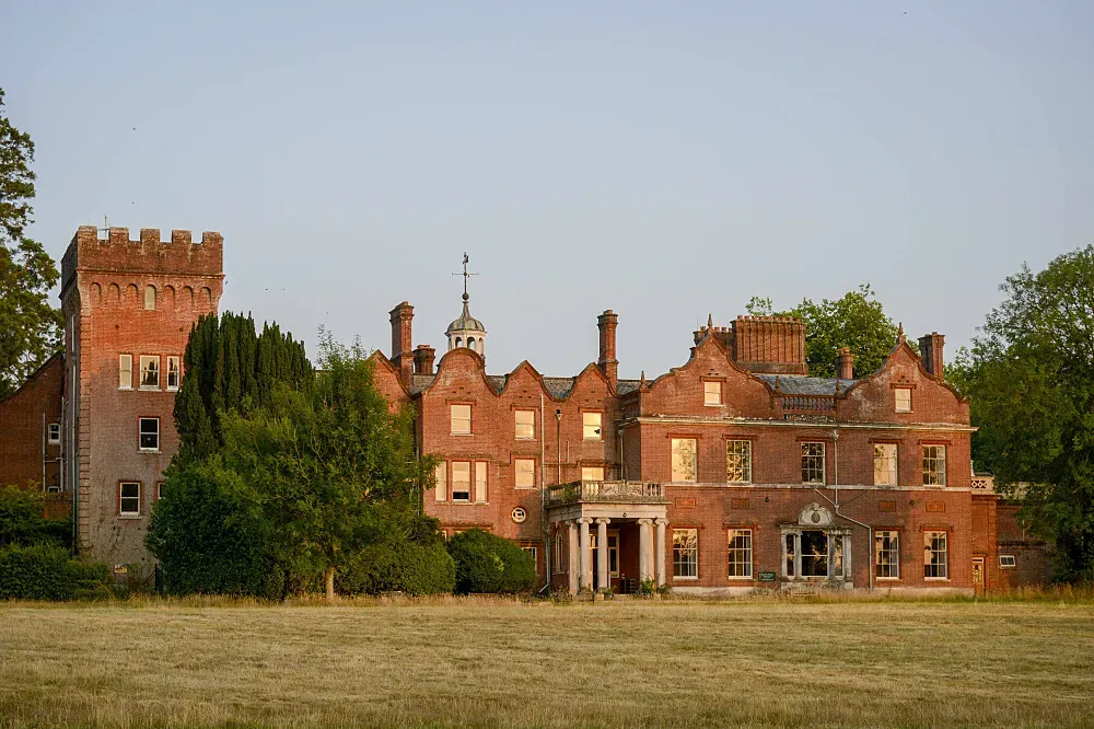 Gaunts House — Gaunts House is set within serene landscapes, offering a peaceful and nurturing environment. The natural surroundings contribute to a sense of refuge and provide ample space for quiet contemplation and connection with nature.