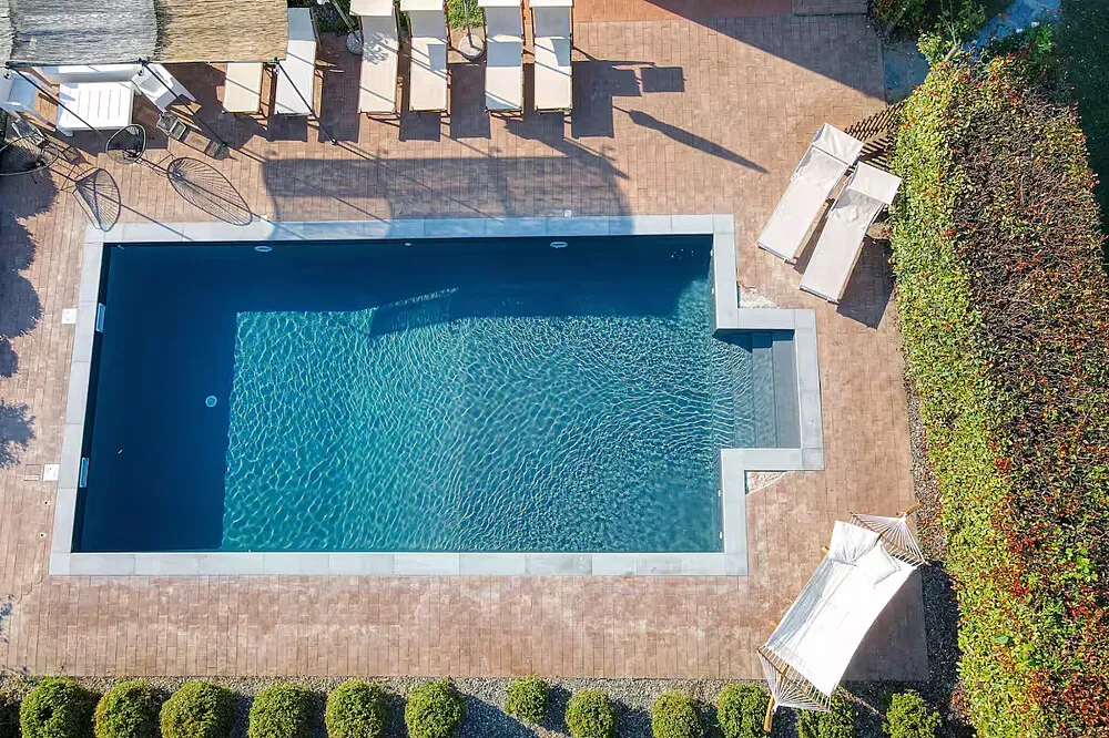 Ginepri country house — The center is set within four hectares of private land in Lunigiana, a region of northern Tuscany. It boasts stunning views of the Apuan Alps, providing a dramatic and inspiring natural backdrop. The atmosphere is one of peaceful seclusion, surrounded by the classic Italian countryside.