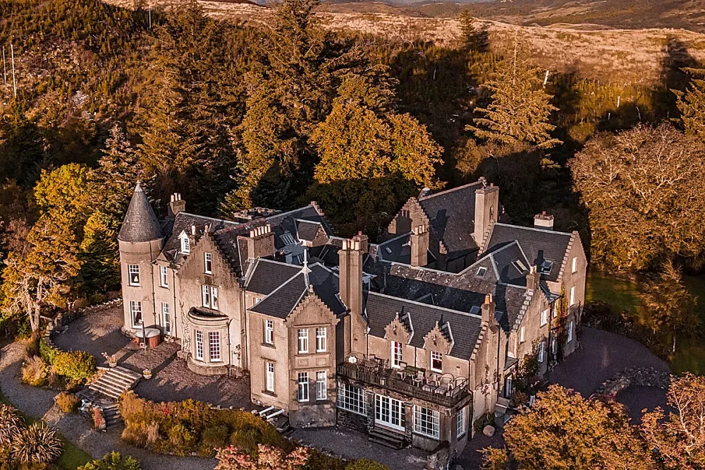 Glencruitten House — Glencruitten House is set amidst the untamed beauty of Scotland, a landscape rich with natural charm and steeped in local mythology. The atmosphere is one of serene escape, far removed from the bustle of city life, inviting visitors to connect with the wild, captivating surroundings.