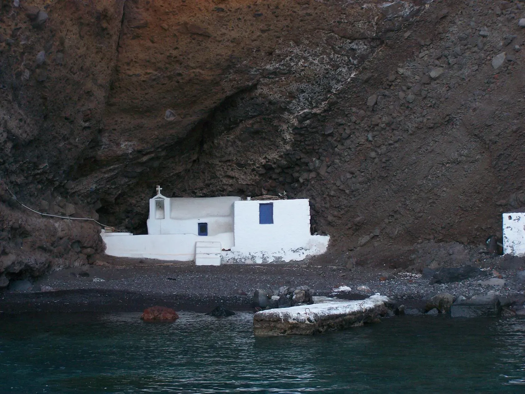 Harry's Paradise — The center is situated in Emporios, a tranquil village on the northern side of Kalymnos. It's described as an oasis, just steps from the sea, surrounded by picturesque small houses and narrow, winding alleyways that evoke a sense of timeless island charm.