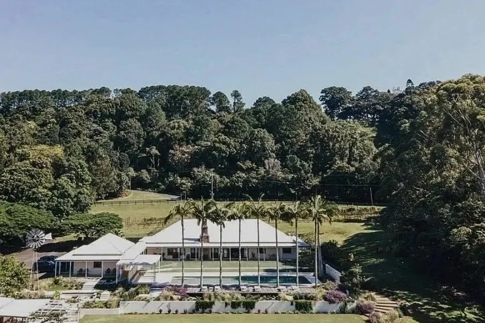 Hillside Carool — The center is located in Carool, a region known for its peaceful, natural surroundings. Expect a quiet, rural atmosphere, likely surrounded by greenery, offering a respite from urban life.