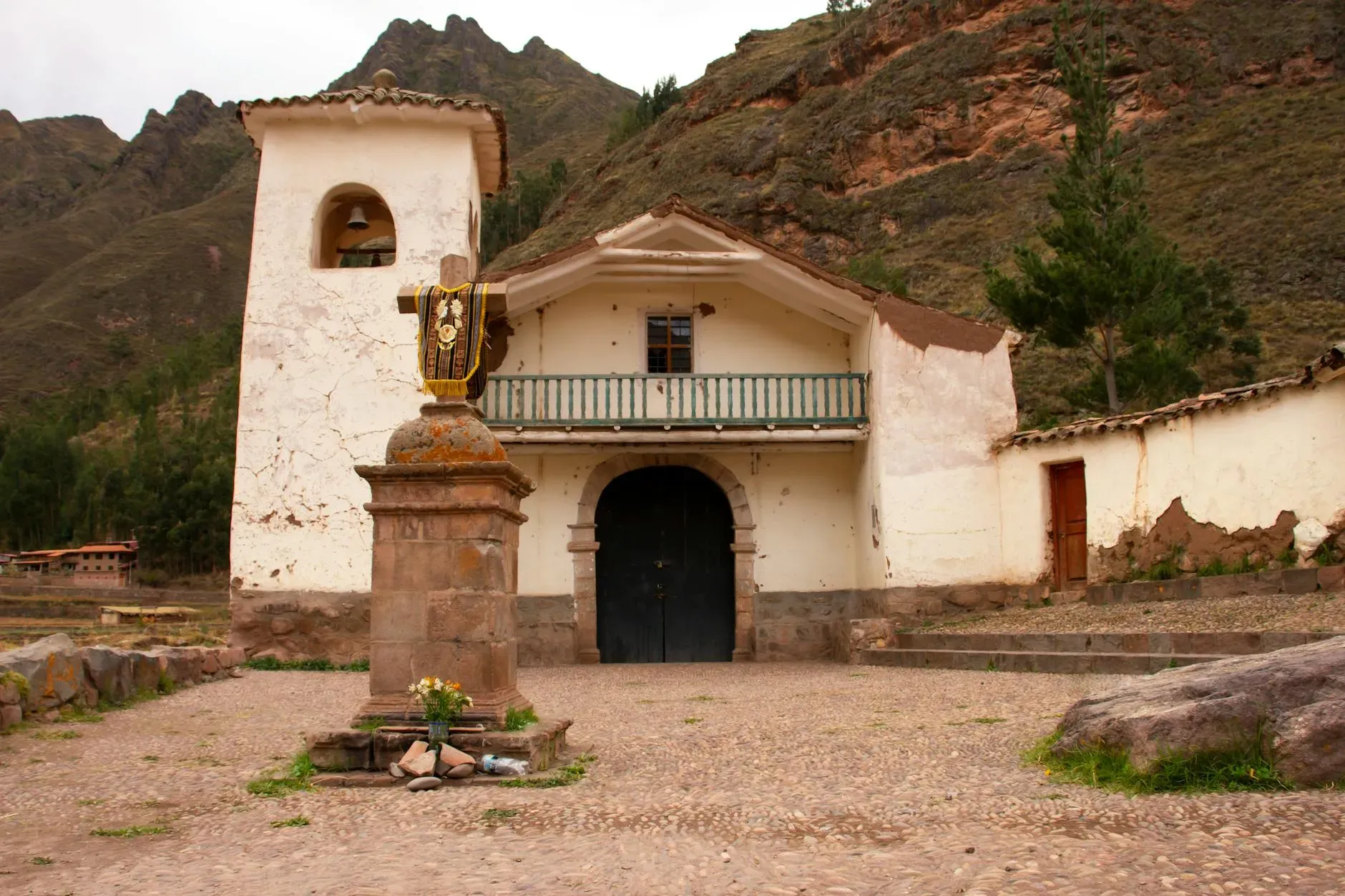 Inti Killa — Písac is a town in the Sacred Valley of the Incas, known for its Inca ruins and vibrant market.