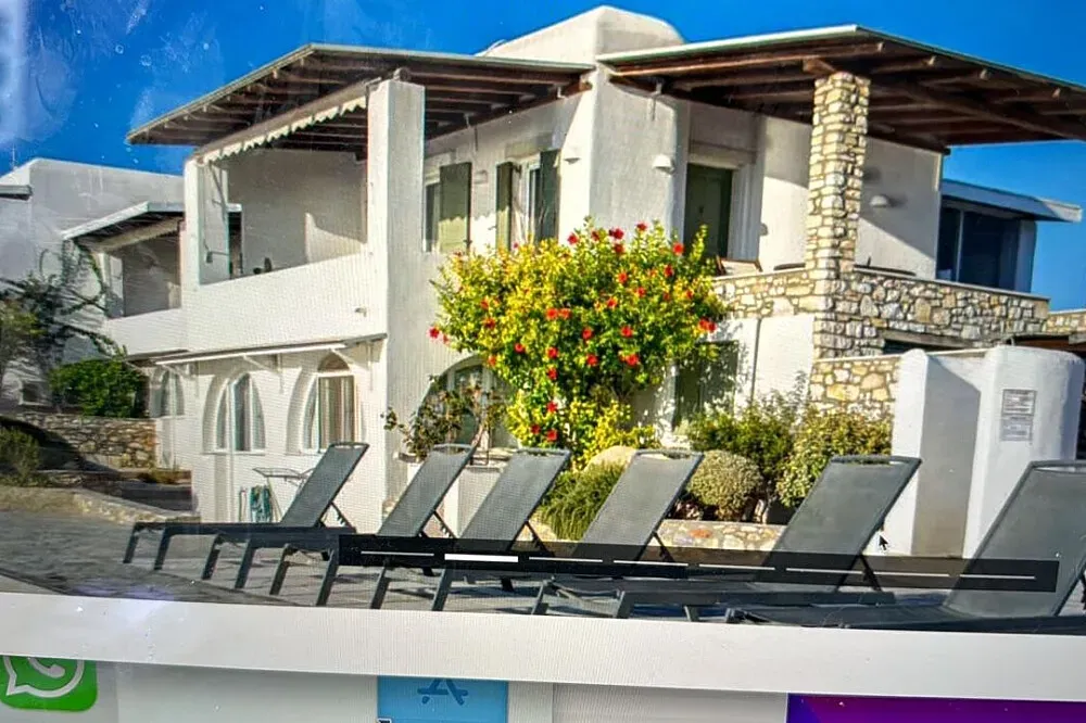 Irinis View- Parikia — Perched above the pristine Agia Irini Bay, the villas offer breathtaking views of the Aegean Sea. The landscape is typical of the Cycladic islands, with sun-drenched hillsides meeting the sparkling blue waters. The atmosphere is one of peaceful relaxation, well suited to unwinding and reconnecting with nature.