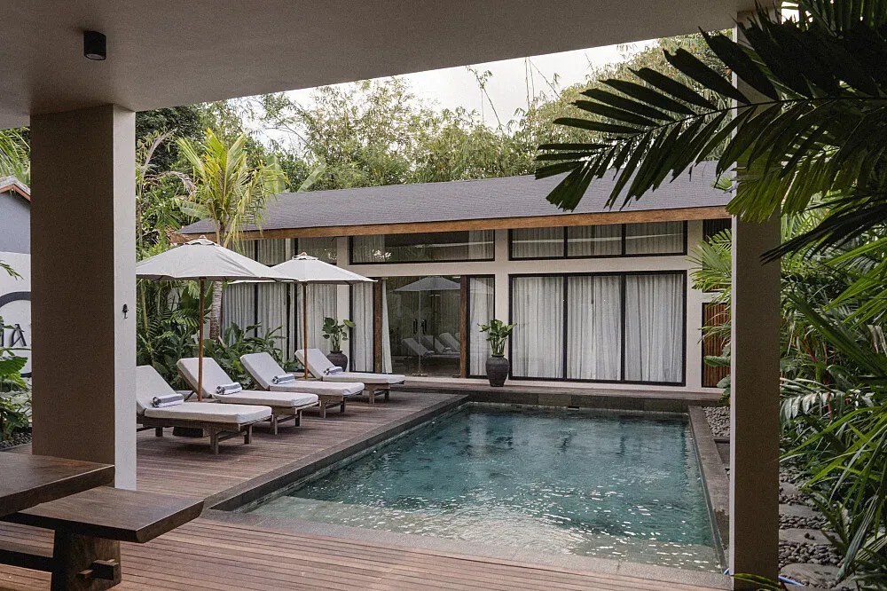JAX Healing Retreat — The retreat is situated in Uluwatu, Bali, surrounded by the natural beauty of the coast. Ocean breezes and tropical greenery define the landscape, creating a tranquil and harmonious atmosphere conducive to relaxation and introspection.