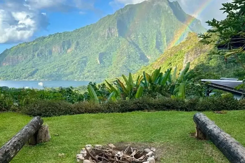 La Ferme De Moorea — set in the lower hills of Moorea-Maiao, the center boasts stunning views of the surrounding landscape. The atmosphere is one of serene beauty and tranquility, providing a perfect backdrop for contemplation and relaxation.