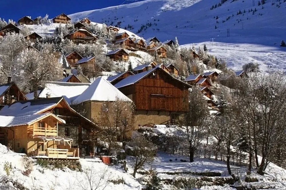 La Source — La Source is set in the breathtaking French Alps, surrounded by majestic, snow-cloaked mountains. The air is crisp, and the landscape offers a profound sense of peace and natural beauty, well suited to quiet contemplation and outdoor exploration.