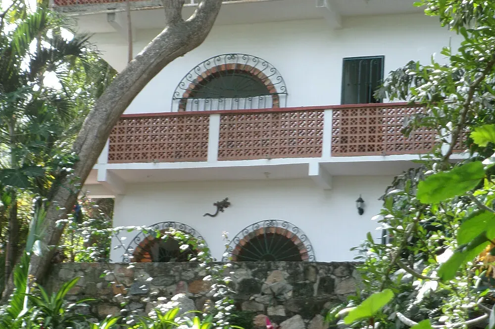 Las Parotas — Perched just above the lively village of Yelapa, Las Parotas offers a serene environment. The location provides a sense of seclusion while remaining close enough to experience the local culture and activities. Expect lush surroundings and the gentle sounds of nature.