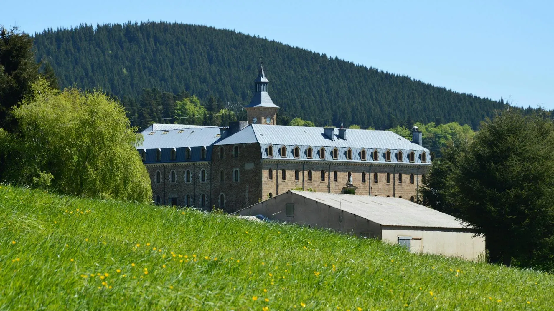 Le Hameau de l'étoile — Surrounded by wild forest and rolling hills, the center offers a setting of sacred silence. It's a place where the natural landscape plays a significant role in the overall retreat experience, providing a tranquil and inspiring environment for visitors.