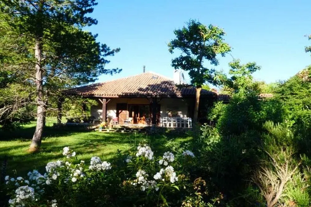 Les Labadous — Located in the intriguing landscape of Rennes-le-Château, the center provides a backdrop ripe for both quiet introspection and active exploration. The atmosphere encourages guests to engage with the local culture and natural beauty.