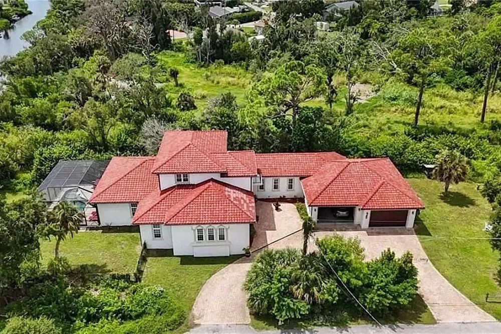 Lightness1All Private Villa — This private villa is situated on the waterfront in Miami, offering a peaceful and scenic backdrop for retreat. The atmosphere is one of quiet sanctuary, designed to provide a tranquil escape from the everyday.