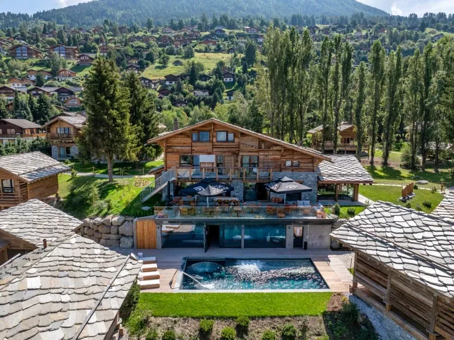 Mad Retreat Hotel