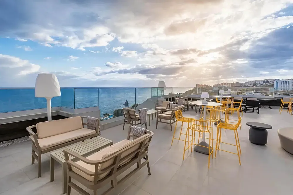 Maderia Allegro Hotel 4* — The Allegro Hotel is located in the Lido, Funchal's primary tourist district. This means guests are surrounded by the energy of the city, with easy access to shops, restaurants, and the coastline. While not a secluded retreat, its position offers a blend of urban convenience and the natural beauty of Madeira.