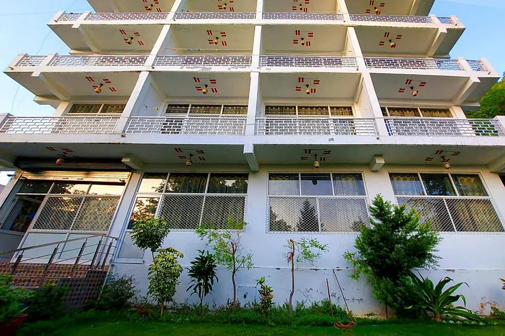 Maharishi Yoga Peeth — The center is located in Rishikesh, a renowned spiritual town in the Indian Himalayas. The atmosphere is generally vibrant yet peaceful, with the Ganges River flowing nearby and the surrounding hills offering a tranquil backdrop for practice and reflection.