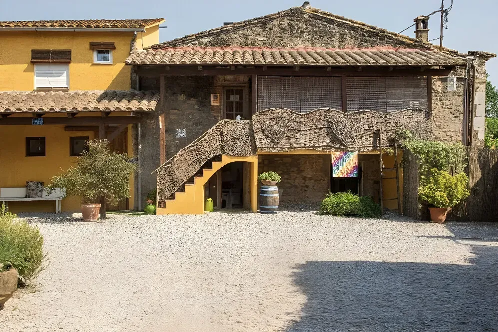 Mamakilla — The center is housed in Vell Can Gironès, a beautifully restored countryside house. It offers a tranquil escape with ample space both indoors and outdoors for relaxation and communal gatherings, blending rustic charm with a comfortable, inviting atmosphere.