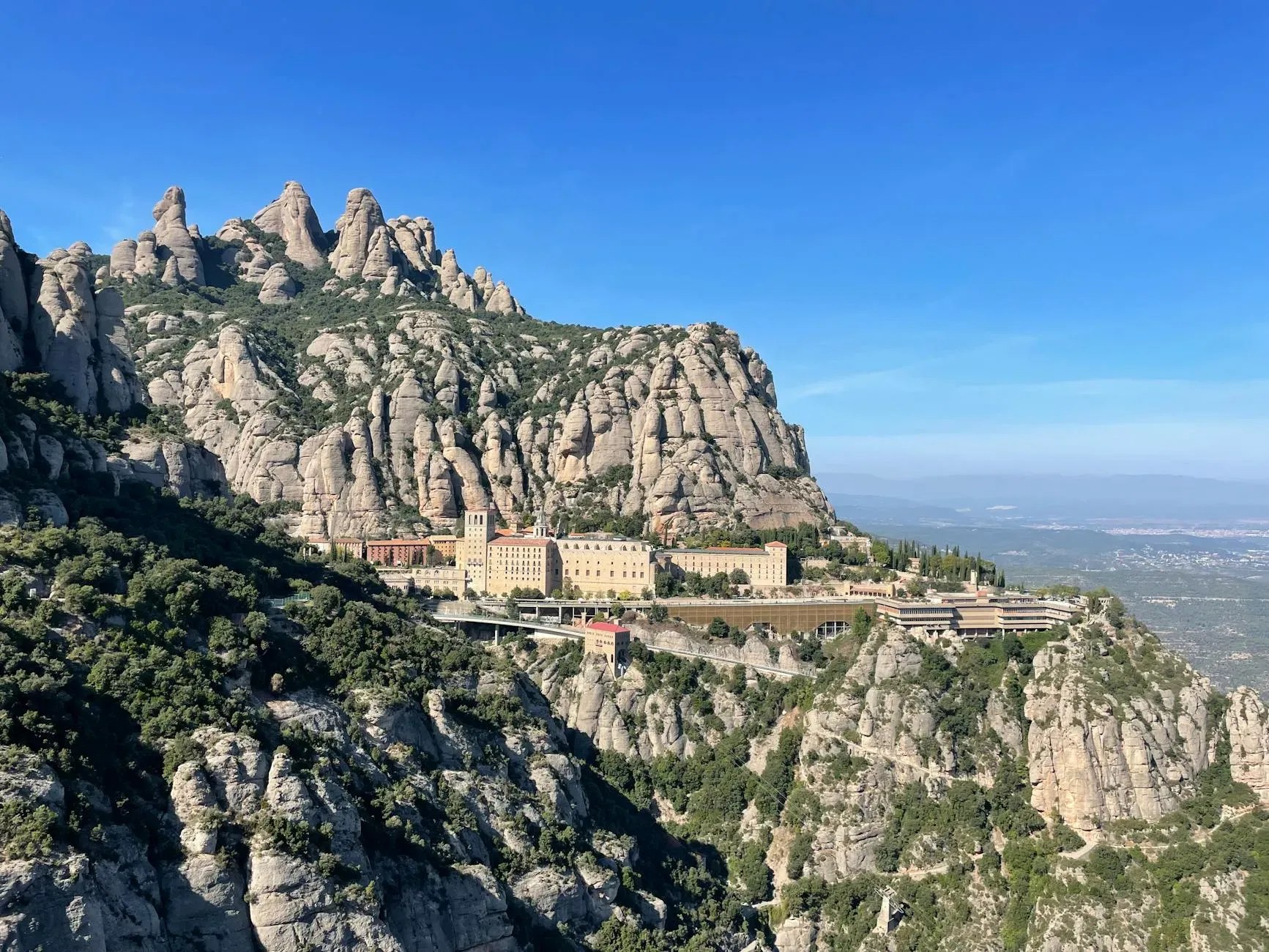 Mas Llaneta — Perched within the scenic Prades mountains, Mas Llaneta is enveloped by nature, offering a tranquil escape. The air itself seems to carry a sense of calm and welcome, creating an atmosphere ripe for introspection and relaxation amidst the natural beauty of Tarragona.