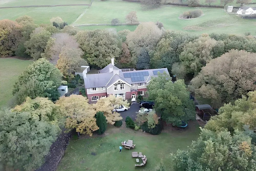 Mellor Country House — Located within the breathtaking Peak District National Park, Mellor Country House is surrounded by natural beauty. The property itself boasts large gardens, providing ample space for relaxation and outdoor activities. The atmosphere is distinctly peaceful and homey, offering a respite from the hustle and bustle of daily life.