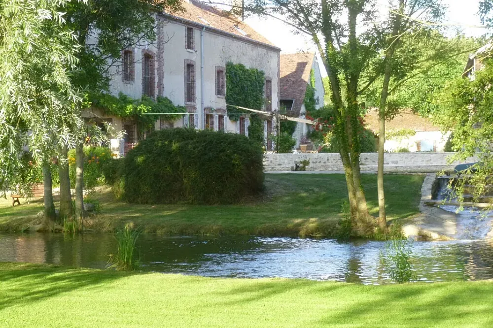 Moulin de Mousseau — The Moulin de Mousseau is set within a large, verdant park in the Loire Valley, crisscrossed by gentle rivers and dotted with tranquil lakes. This natural environment fosters a profound sense of peace and offers ample space for outdoor meditation and quiet reflection. The atmosphere is one of timelessness, enhanced by the proximity to ancient historical sites that lend a unique, almost sacred, quality to the landscape.