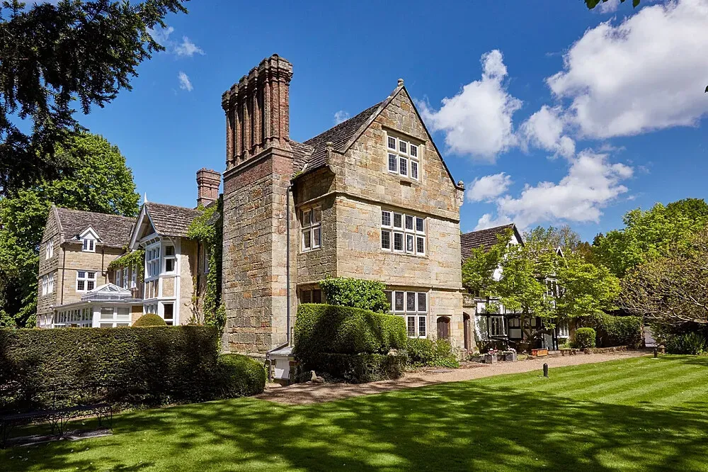 Ockenden Manor — The center is set within eight acres of beautiful grounds, providing views of Cuckfield Park. The atmosphere is one of historic elegance, with a delightful Elizabethan manor house complemented by a contemporary spa nestled within a 19th-century walled garden. Expect a blend of natural beauty and refined comfort.