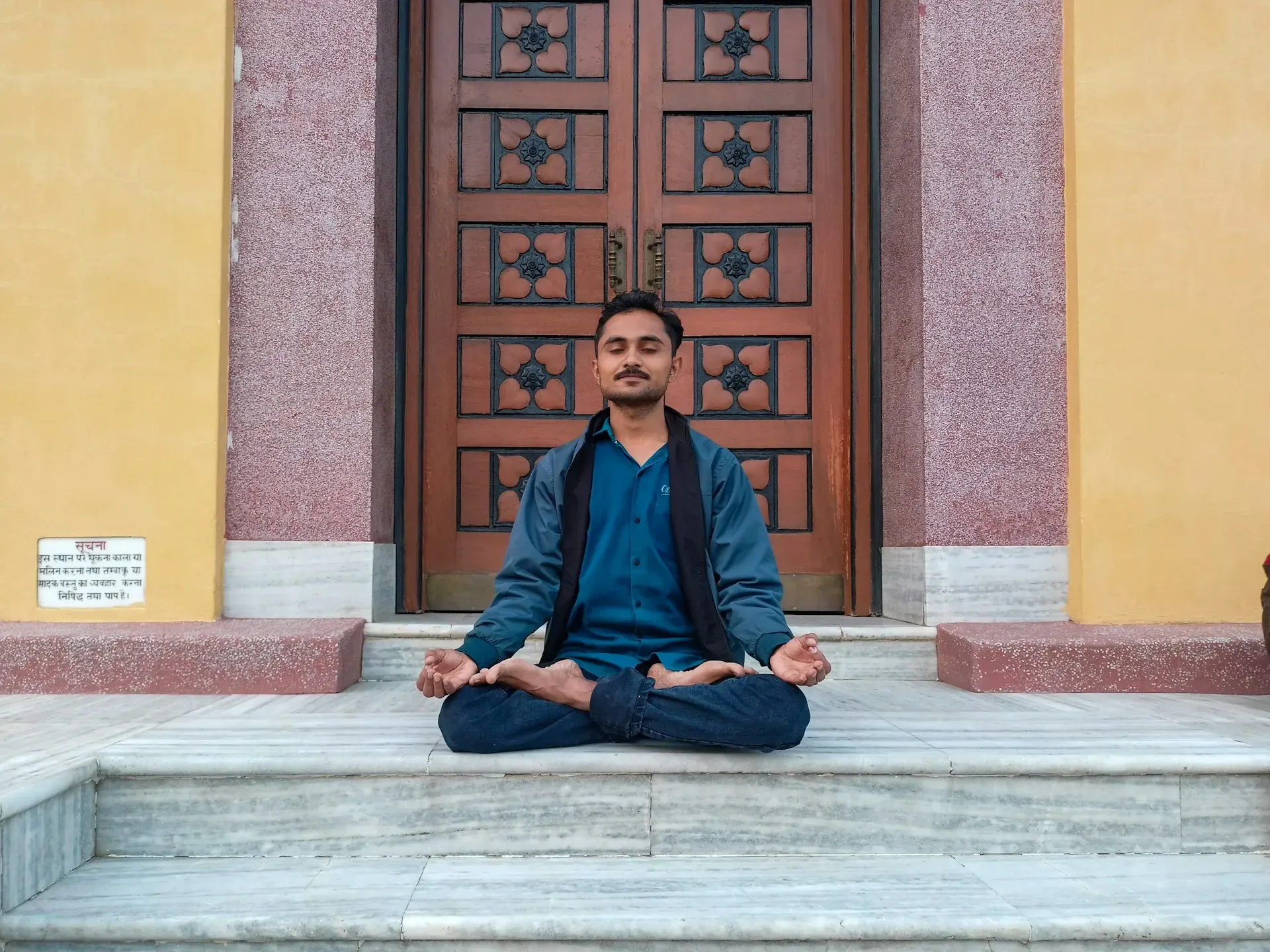Palace Hostel by Borrbo — Located in the vibrant heart of Mysuru city, the hostel provides a lively urban atmosphere. Guests can easily access local attractions and immerse themselves in the city's cultural energy, with the hostel serving as a comfortable and social hub.