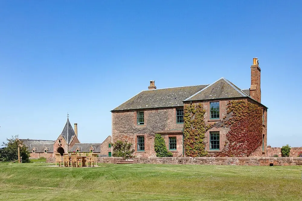 Papple Steading — Set in the picturesque East Lothian countryside, Papple Steading provides a tranquil escape amidst rolling hills and scenic vistas. The atmosphere is one of peaceful seclusion, allowing guests to fully immerse themselves in the natural beauty of the Scottish landscape. It's an ideal location for those looking to disconnect from the bustle of daily life and reconnect with nature.