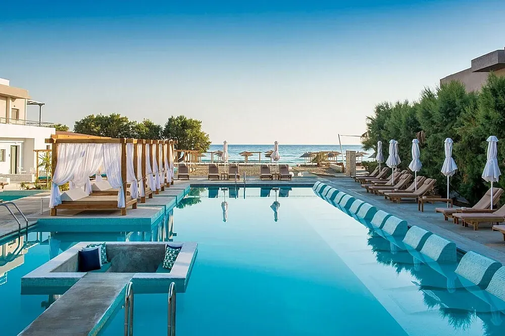 Paralos Lifestyle Beach — Located directly on the beautiful Blue Flag-awarded Amoudara Beach, the resort offers direct access to the sparkling Aegean Sea. The atmosphere is one of serene luxury, with the sounds of the ocean providing a constant backdrop to your stay. While close to the bustling city of Heraklion, the resort maintains a tranquil ambiance, well suited to unwinding.