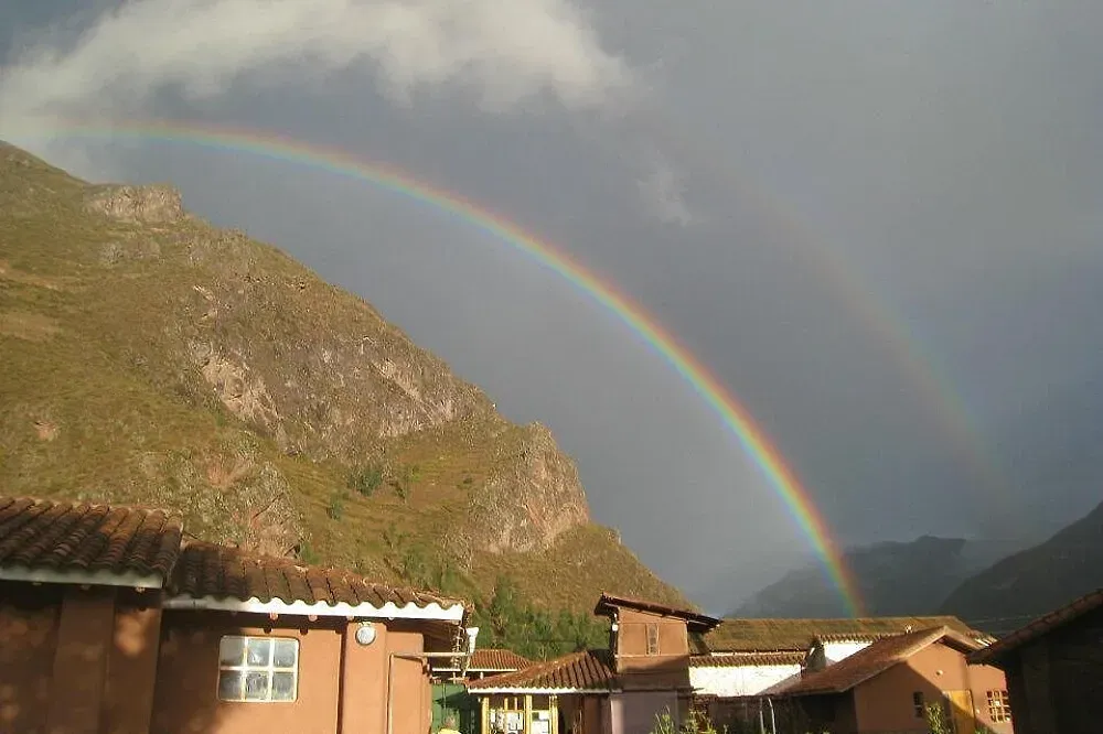 Paz y Luz — Located in Pisac, the center is surrounded by natural beauty, offering a peaceful environment. It's a short walk from Huchuy Qosqo and a quick drive to the Pisac Archaeological Park, providing easy access to both historical sites and scenic landscapes.