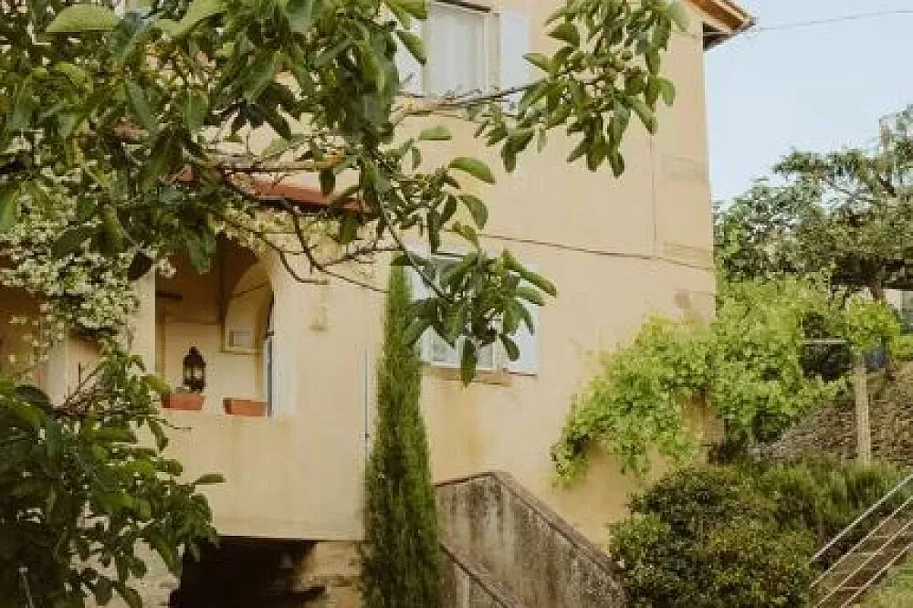 Pergognano — The retreat unfolds in a beautiful, traditional Italian country house set within the sun-drenched landscapes of the Metropolitan City of Bari. The philosophy centers on embracing the natural environment, with most activities taking place outdoors, allowing for an authentic connection with the Italian countryside.